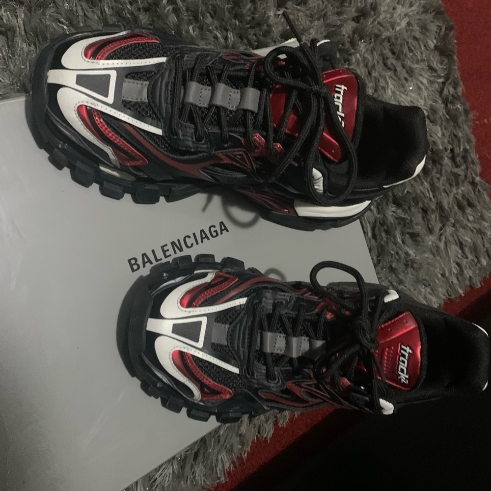 Balenciagia track2